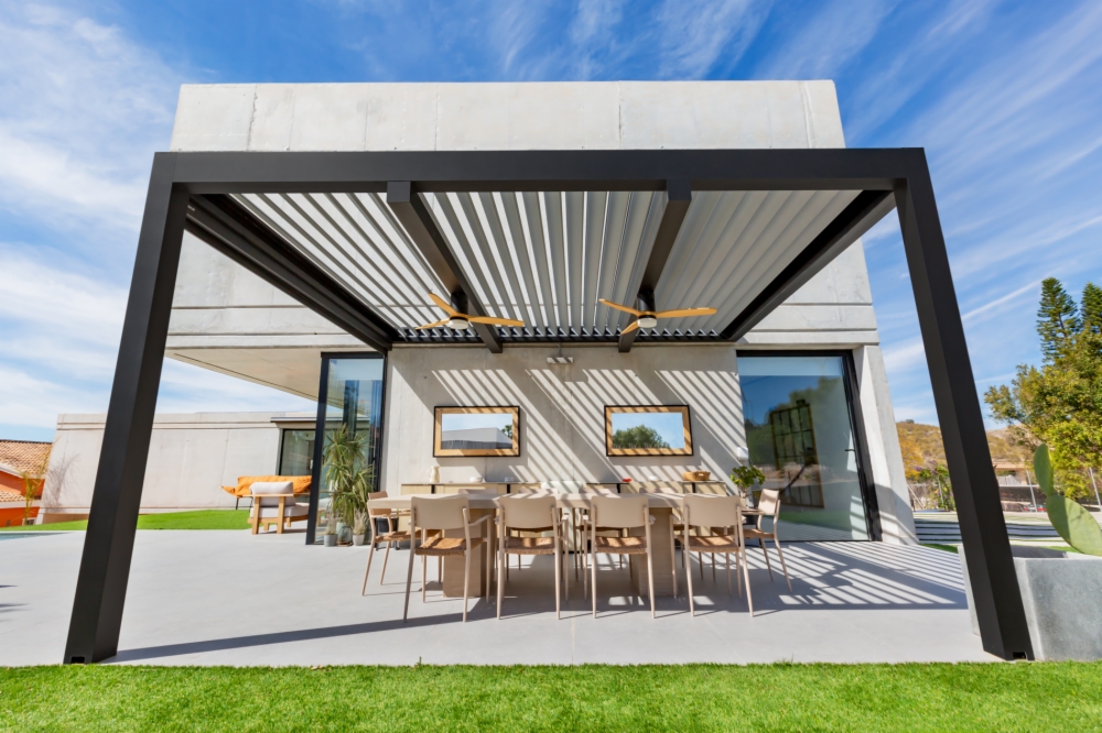 The influencer Fátima Cantó trusts in our Bioclimatic Pergola to enrich her home