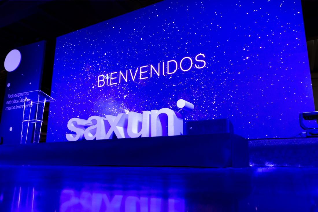 ¡Une grande fête pour un grand jour ! Saxun organise une fête avec ses employés pour inaugurer sa nouvelle étape.